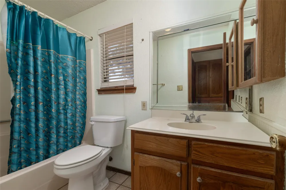 211 Oak Court Springtown, TX 76082