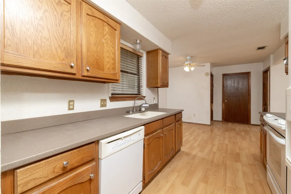 211 Oak Court Springtown, TX 76082
