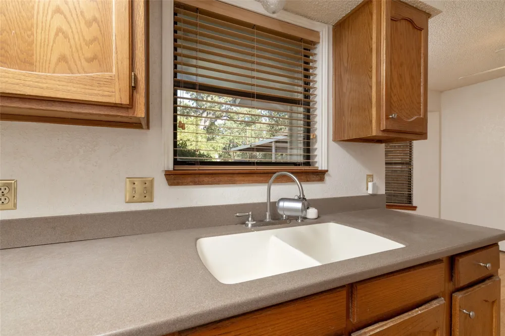 211 Oak Court Springtown, TX 76082