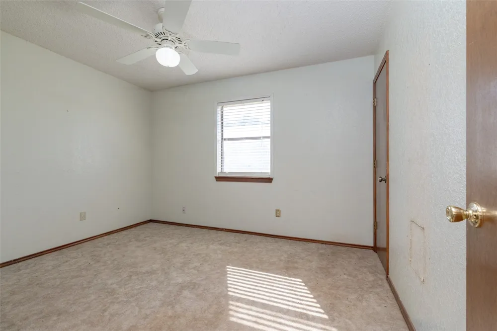 211 Oak Court Springtown, TX 76082
