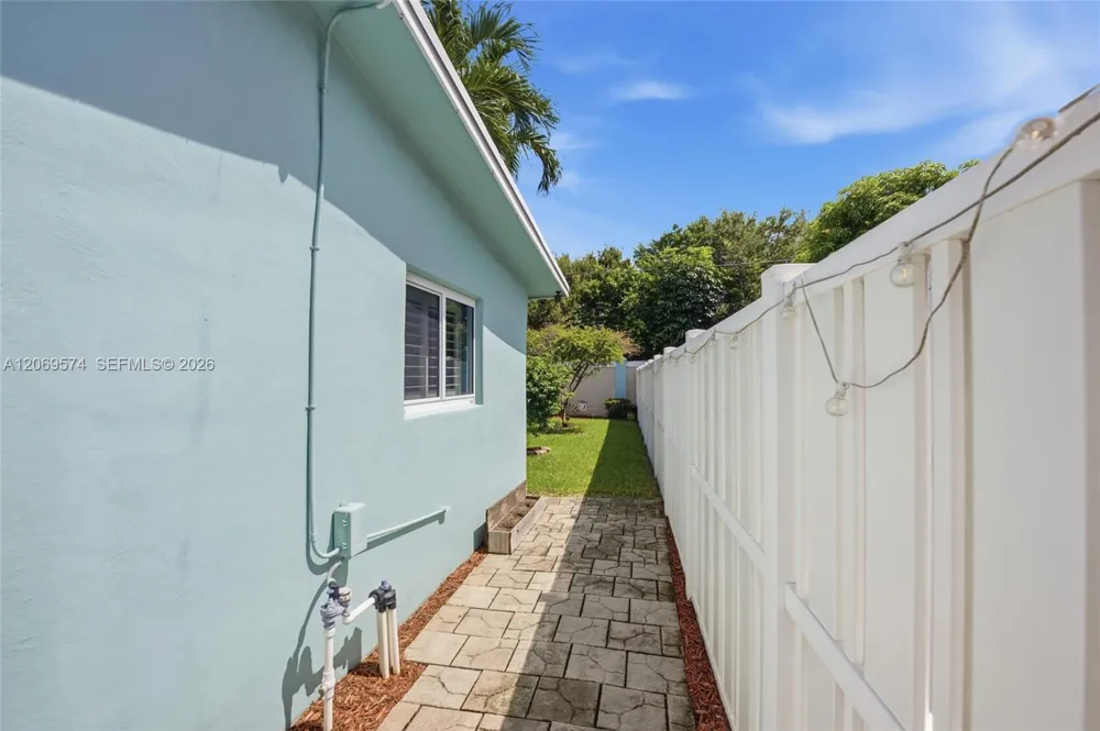 2250 NW 81st Ave Sunrise, FL 33322
