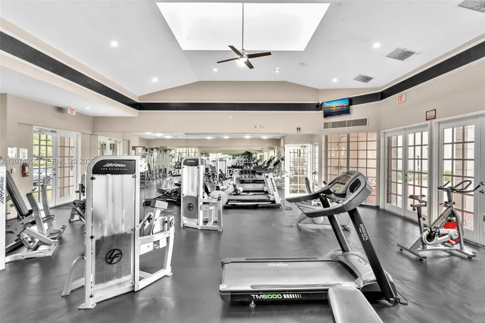 2803 Oakland Forest Dr #206 Oakland Park, FL 33309