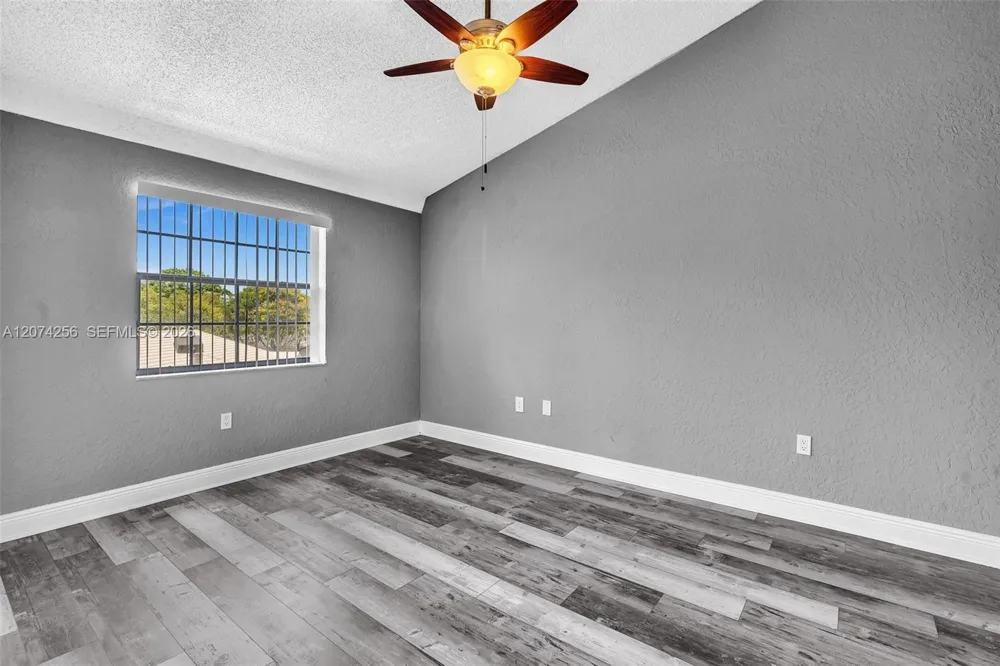 2803 Oakland Forest Dr #206 Oakland Park, FL 33309