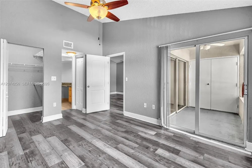 2803 Oakland Forest Dr #206 Oakland Park, FL 33309