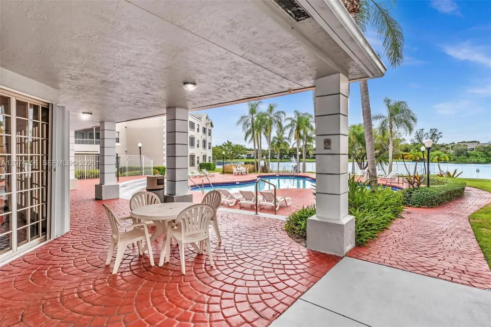 2803 Oakland Forest Dr #206 Oakland Park, FL 33309