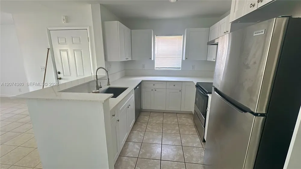 4096 Pine Island Rd #2112 Sunrise, FL 33351
