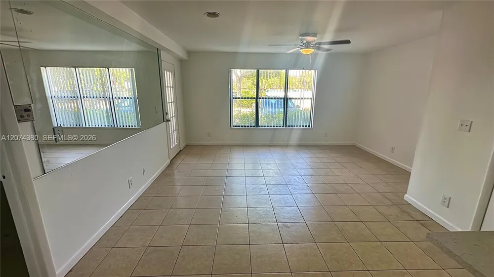 4096 Pine Island Rd #2112 Sunrise, FL 33351