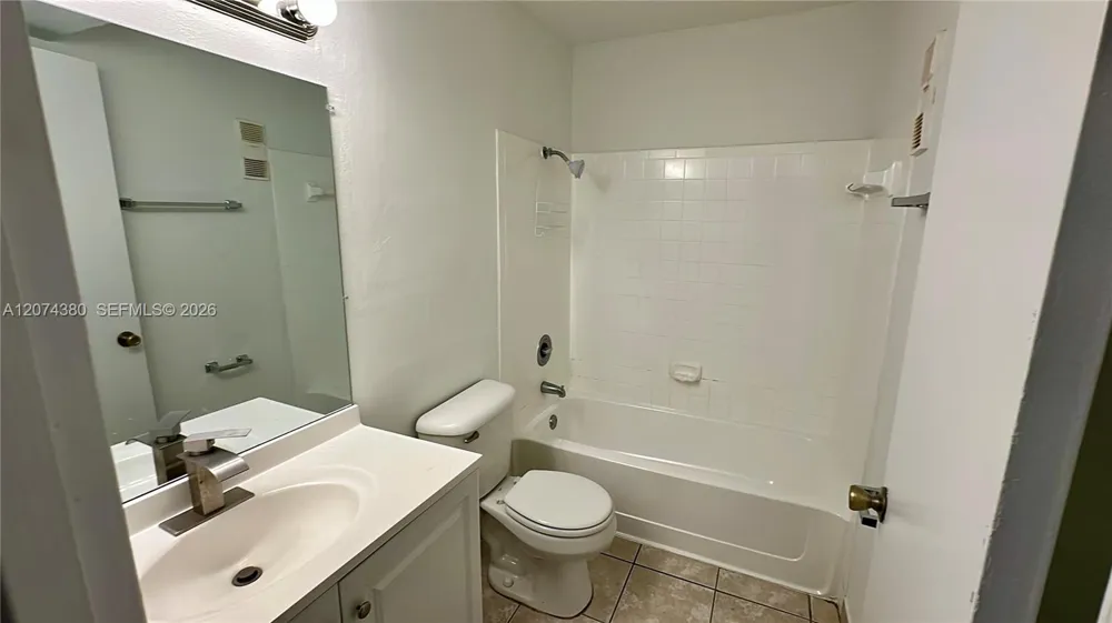 4096 Pine Island Rd #2112 Sunrise, FL 33351