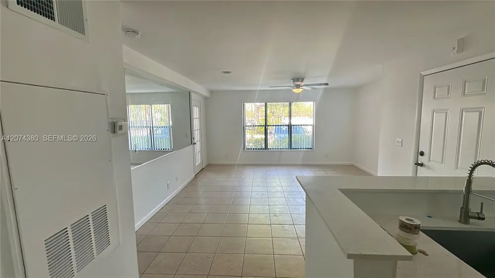 4096 Pine Island Rd #2112 Sunrise, FL 33351