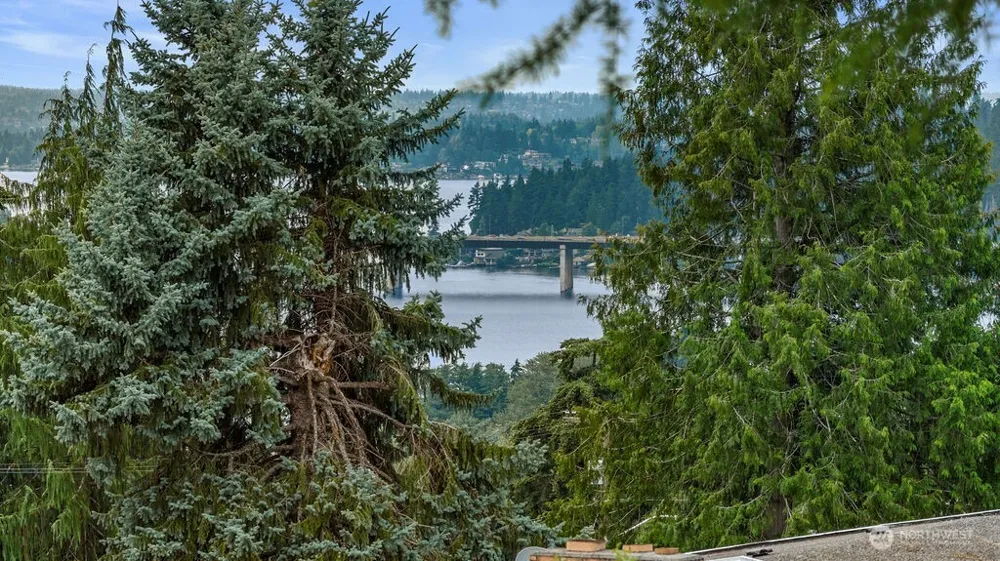 5059 116th Avenue SE Bellevue, WA 98006