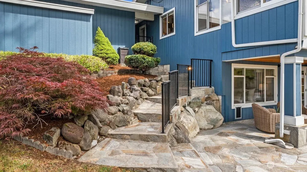 5059 116th Avenue SE Bellevue, WA 98006