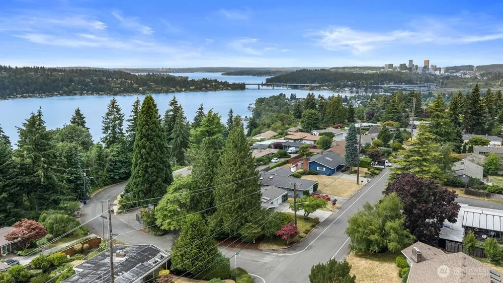 5059 116th Avenue SE Bellevue, WA 98006