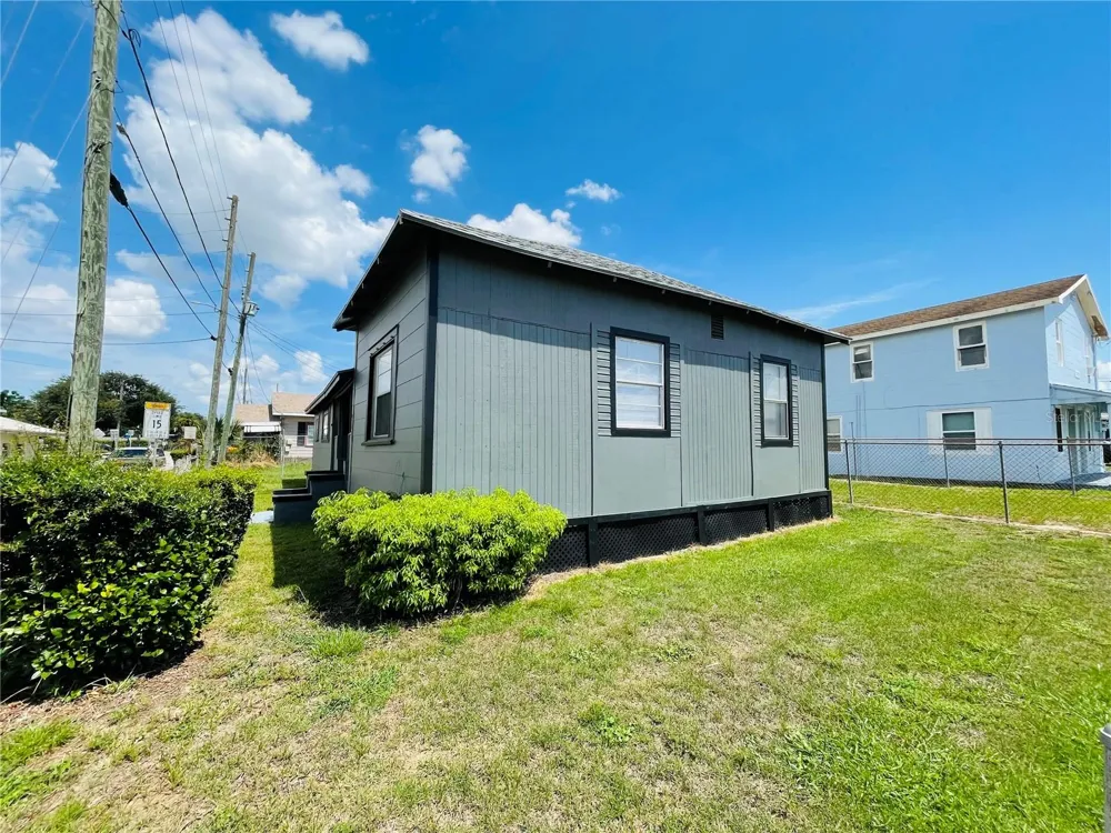 1023 AVENUE D Haines City, FL 33844