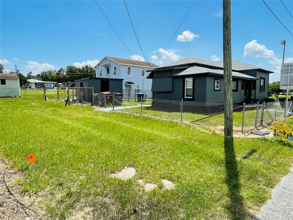1023 AVENUE D Haines City, FL 33844