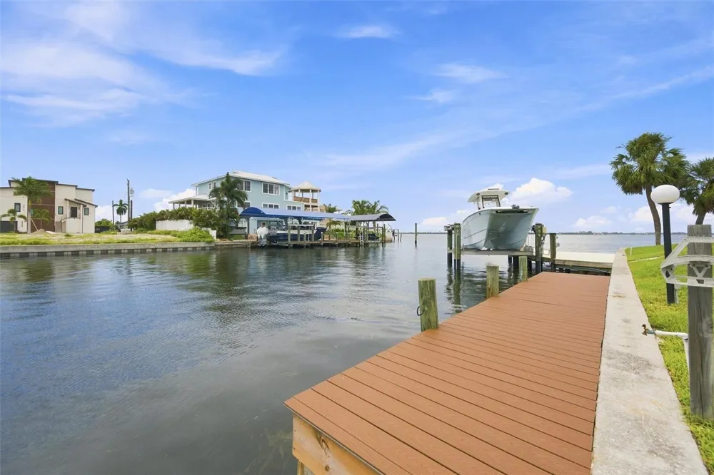 3840 CATALINA DRIVE Bradenton, FL 34210