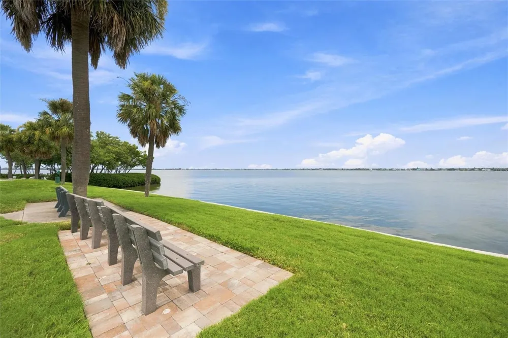 3840 CATALINA DRIVE Bradenton, FL 34210