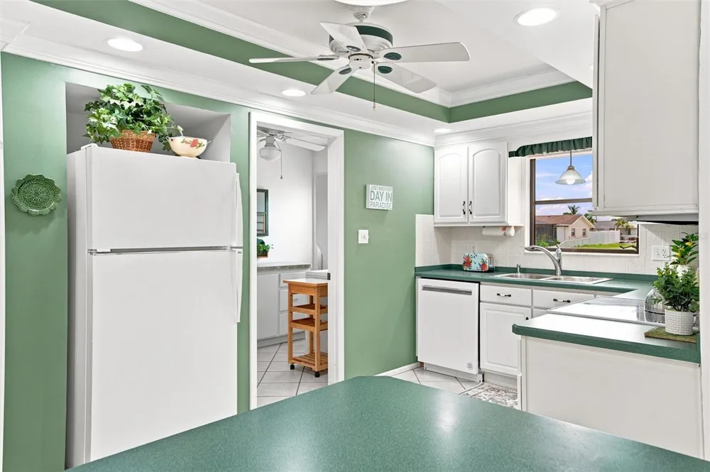 3840 CATALINA DRIVE Bradenton, FL 34210