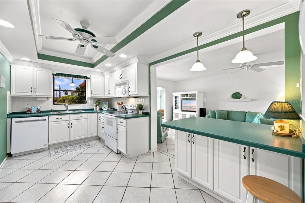 3840 CATALINA DRIVE Bradenton, FL 34210