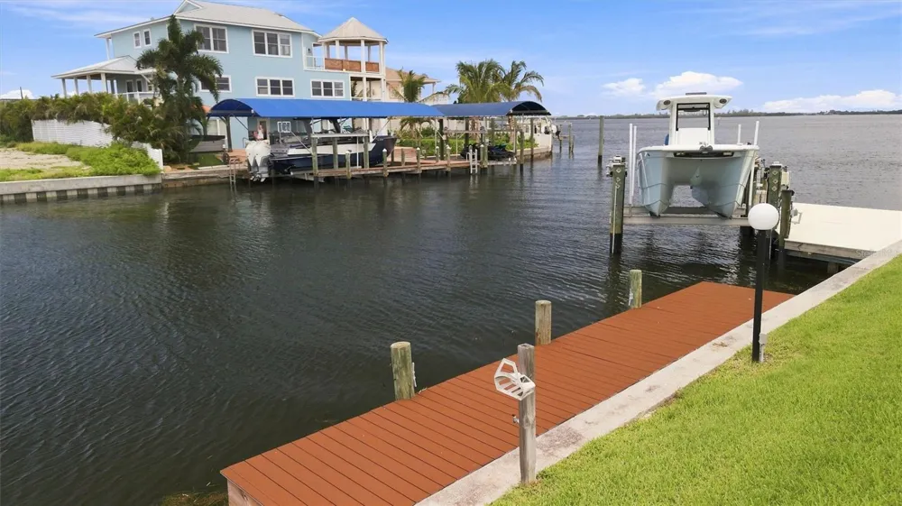 3840 CATALINA DRIVE Bradenton, FL 34210
