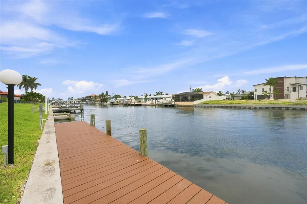 3840 CATALINA DRIVE Bradenton, FL 34210