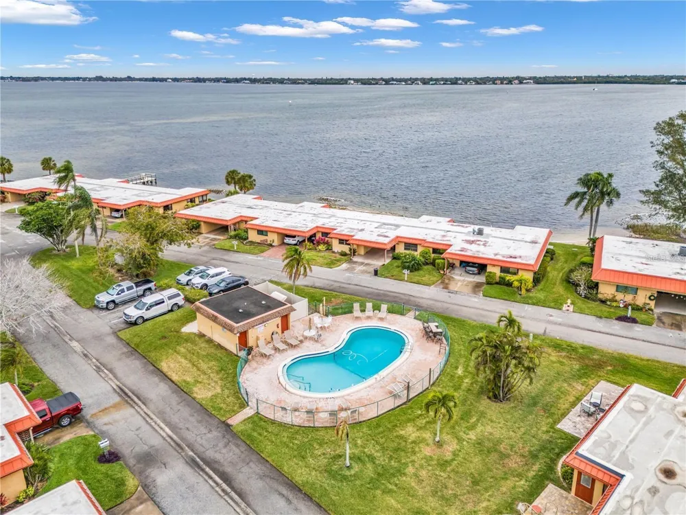 3840 CATALINA DRIVE Bradenton, FL 34210