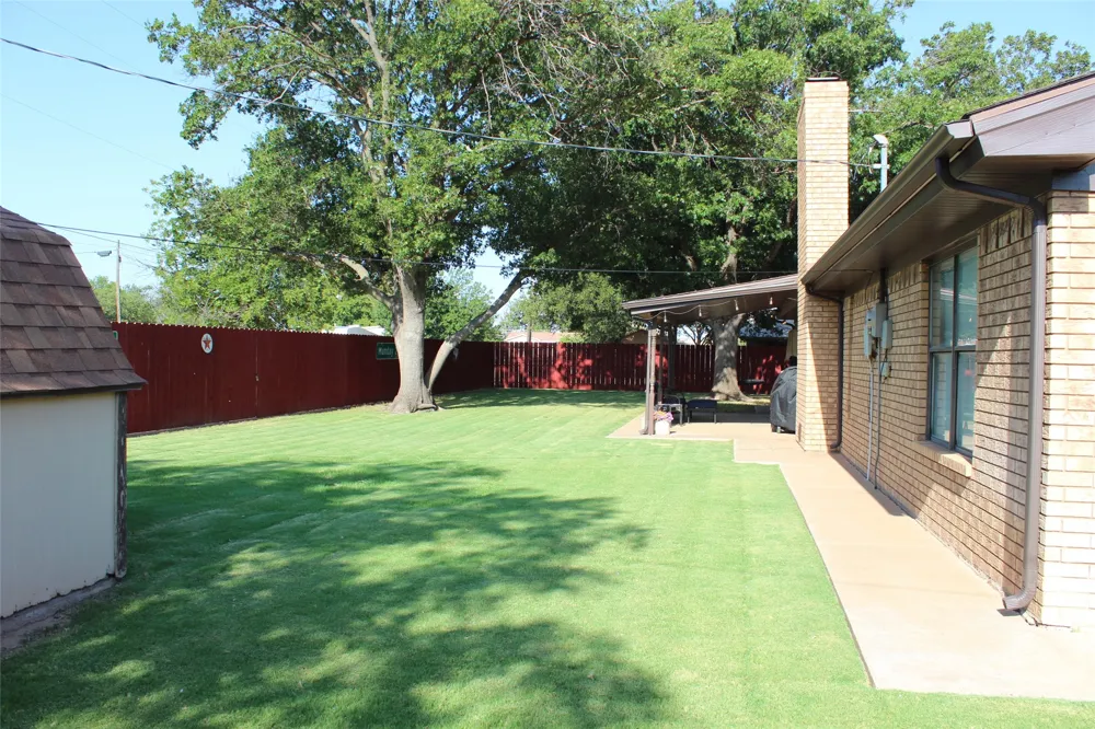 130 L STREET Munday, TX 76371