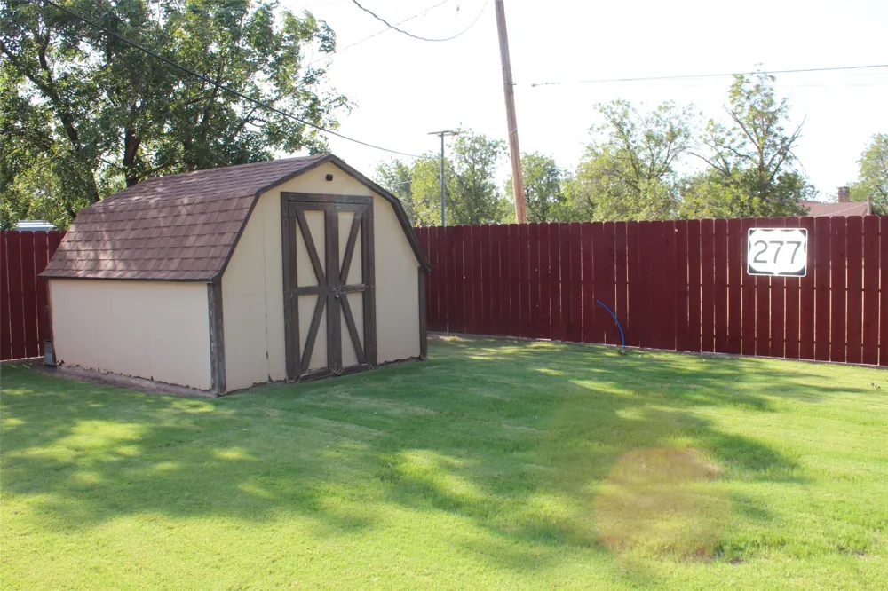 130 L STREET Munday, TX 76371