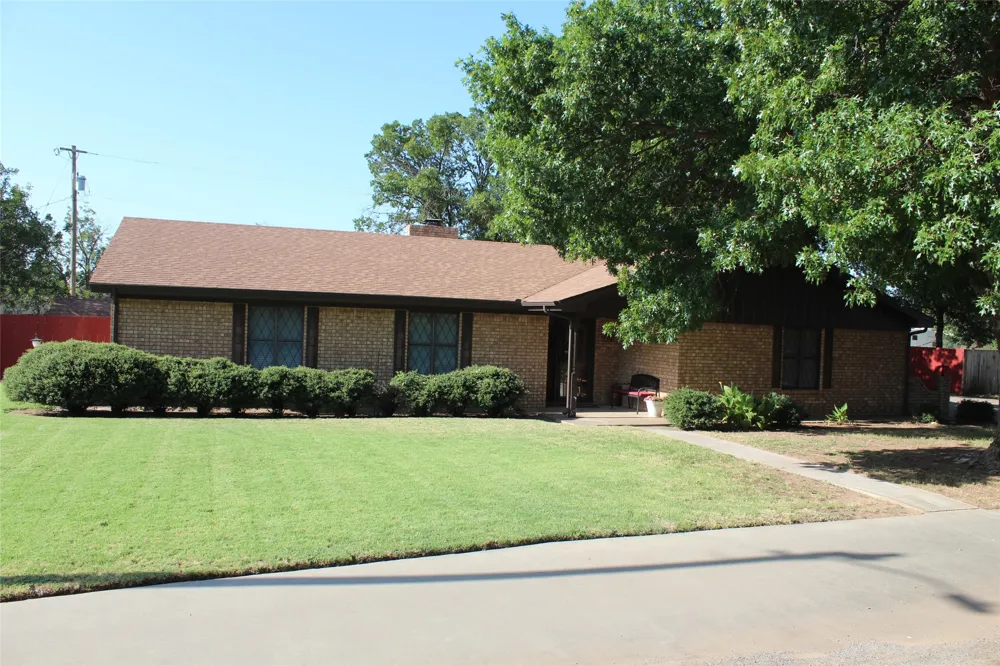 130 L STREET Munday, TX 76371