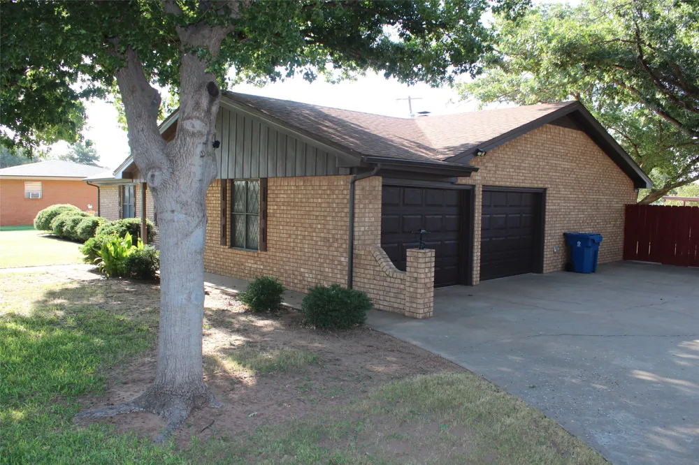 130 L STREET Munday, TX 76371