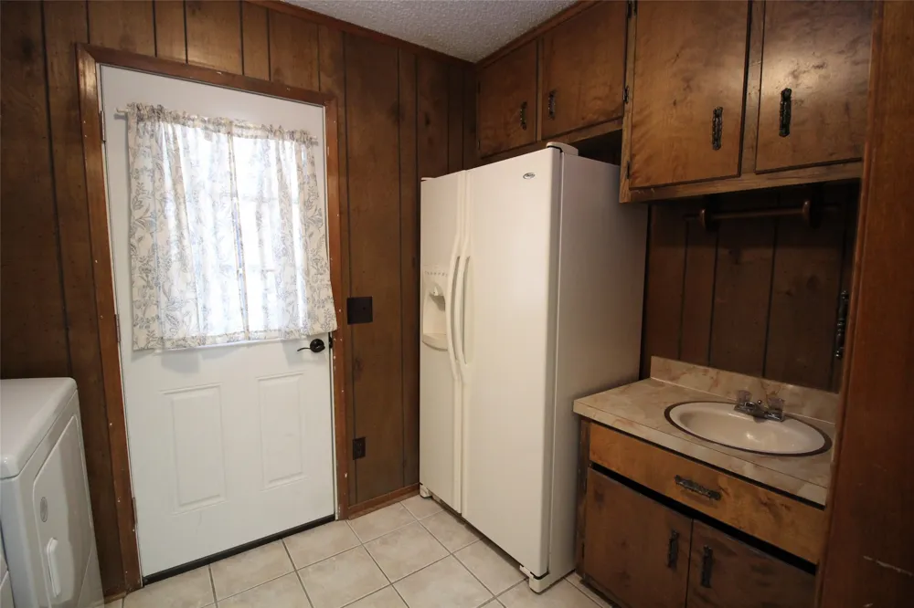 130 L STREET Munday, TX 76371