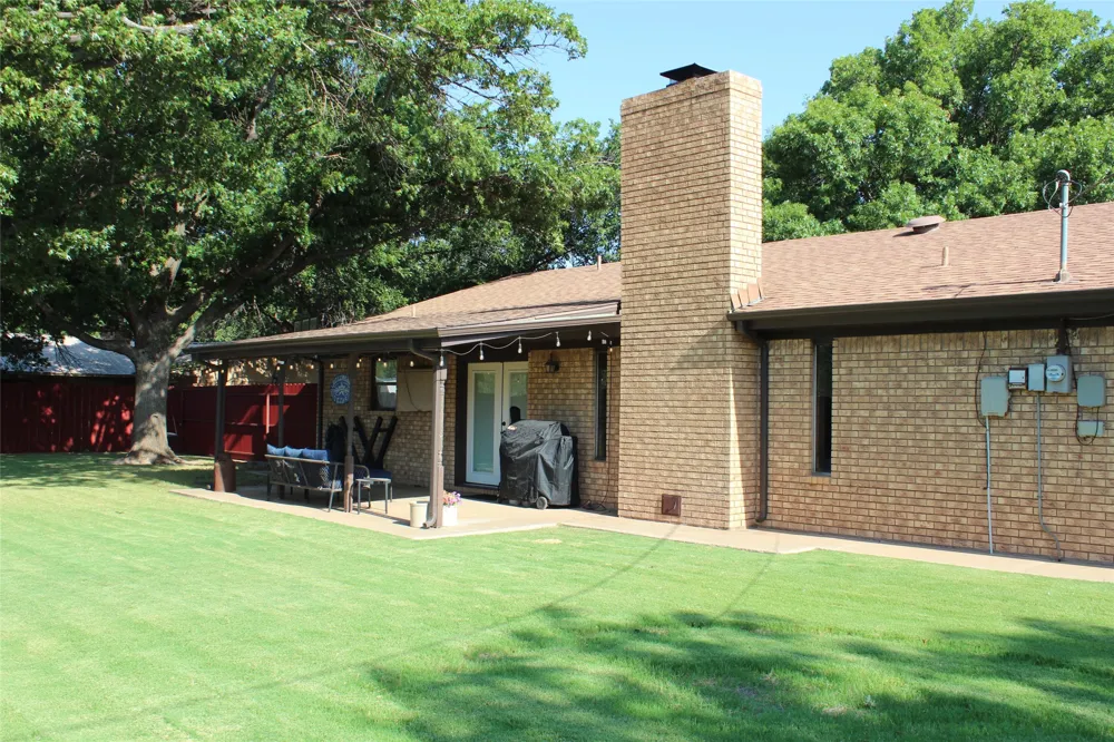 130 L STREET Munday, TX 76371