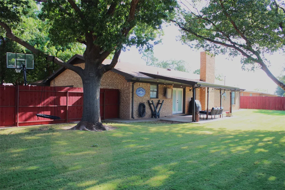 130 L STREET Munday, TX 76371