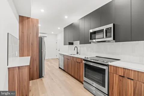 4710 WOODLAND AVENUE #2