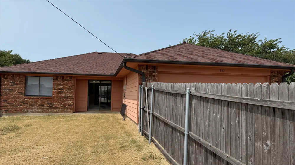 853 W Wintergreen Road Lancaster, TX 75134