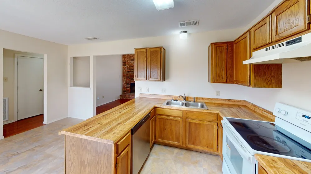 853 W Wintergreen Road Lancaster, TX 75134
