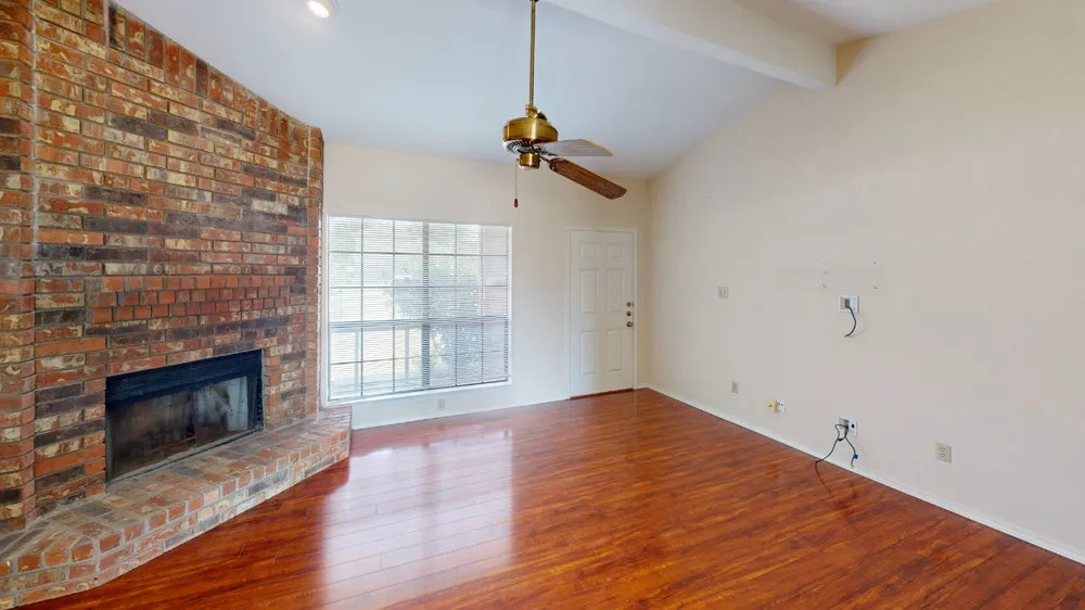 853 W Wintergreen Road Lancaster, TX 75134