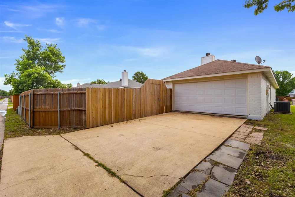 7205 Airline Drive Rowlett, TX 75089