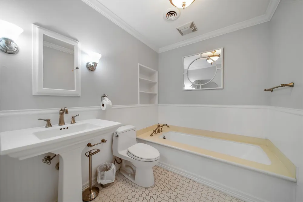 1583 Sue Barnett Drive Houston, TX 77018