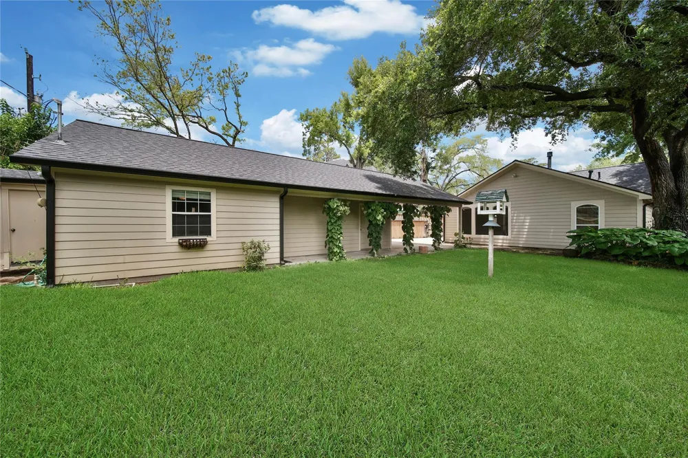 1583 Sue Barnett Drive Houston, TX 77018