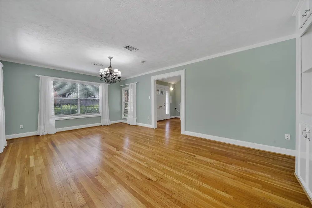 1583 Sue Barnett Drive Houston, TX 77018