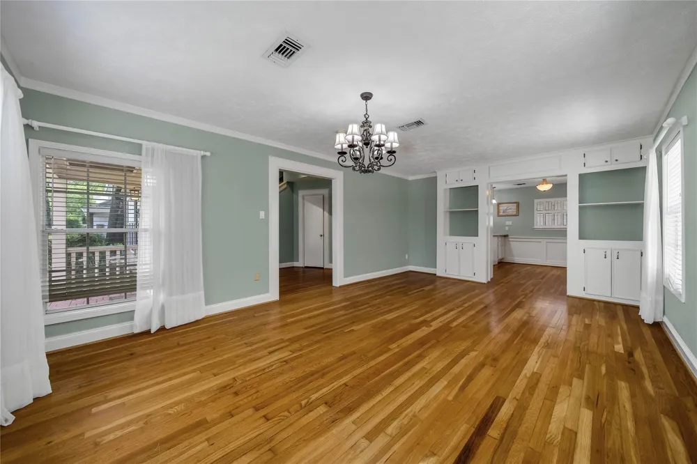 1583 Sue Barnett Drive Houston, TX 77018