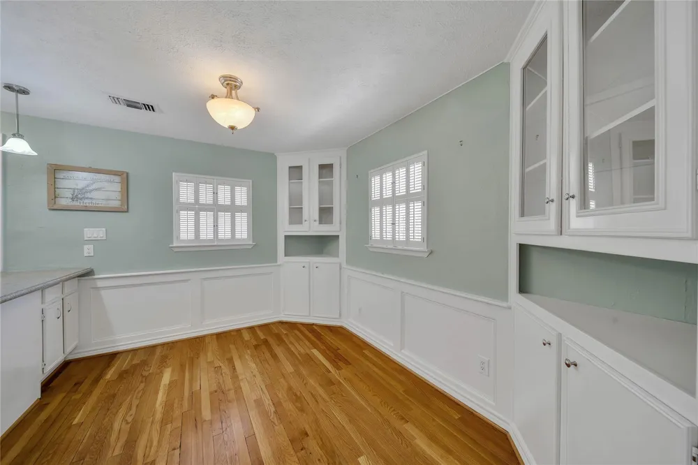 1583 Sue Barnett Drive Houston, TX 77018
