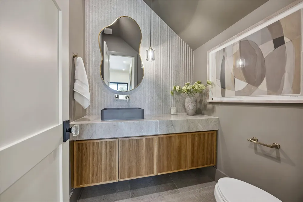 539 W 34th Street Houston, TX 77018