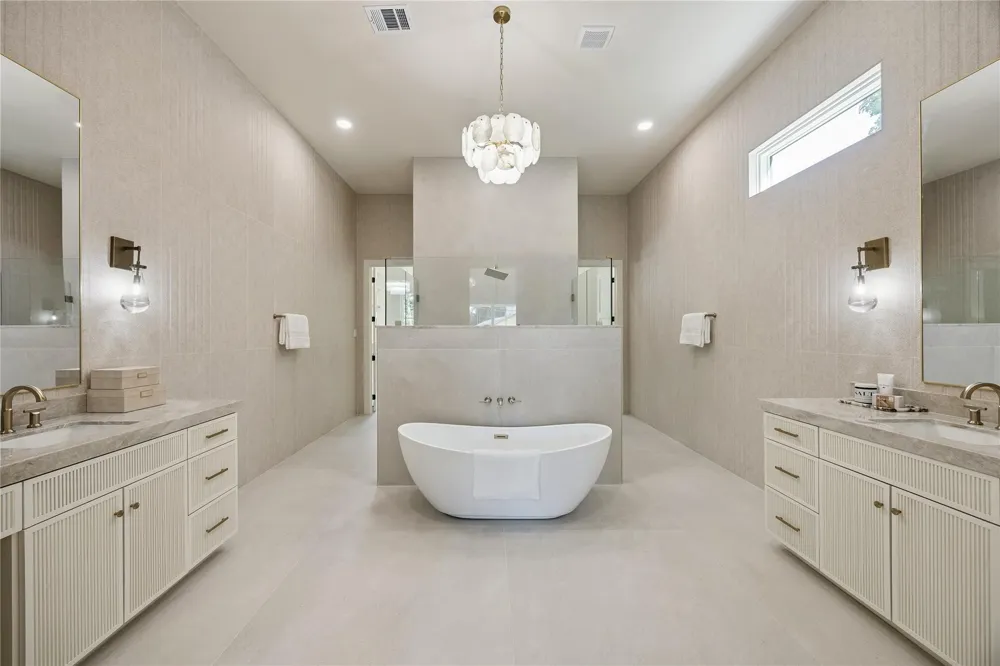 539 W 34th Street Houston, TX 77018