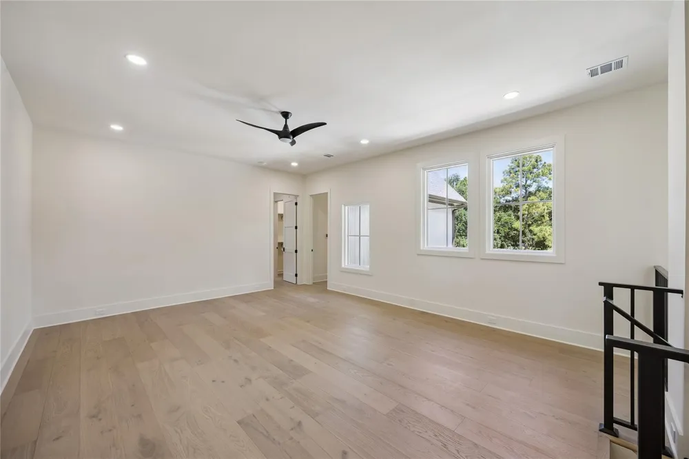 539 W 34th Street Houston, TX 77018