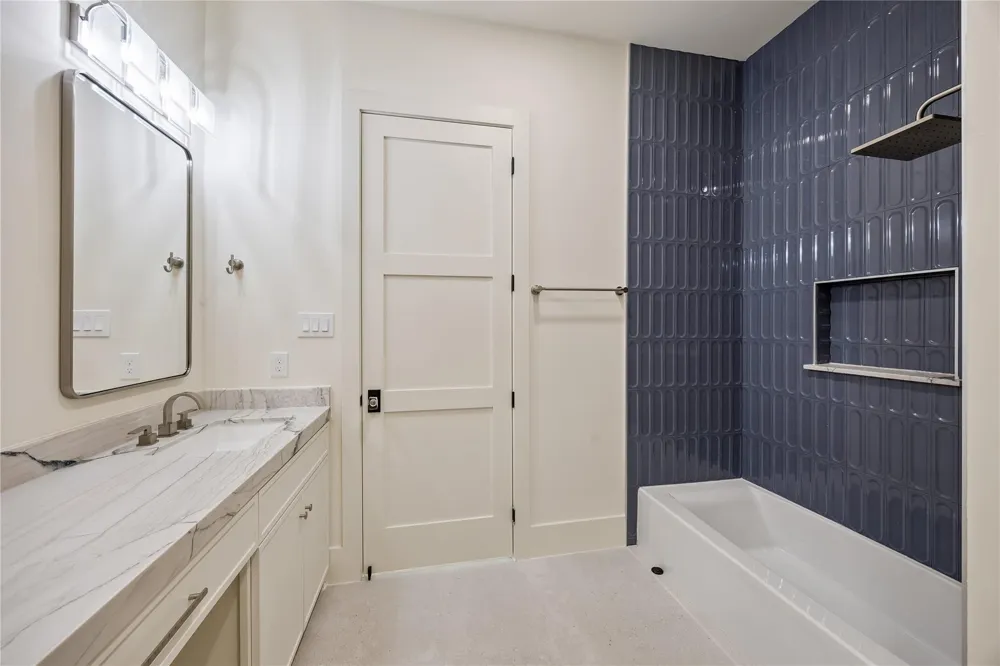 539 W 34th Street Houston, TX 77018