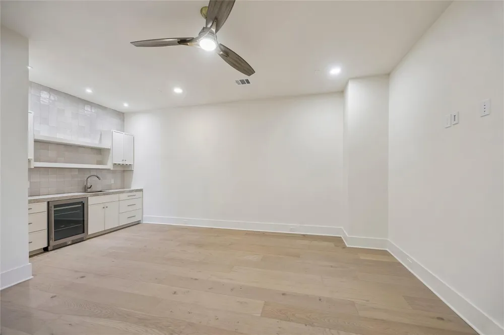 539 W 34th Street Houston, TX 77018