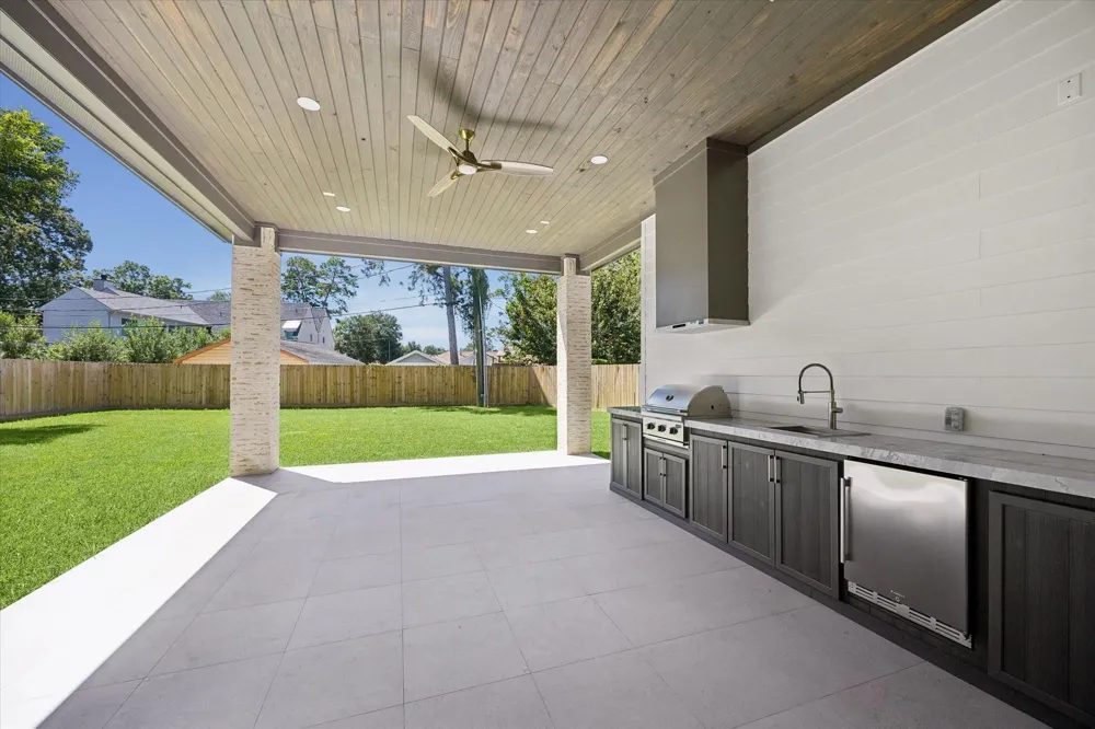 539 W 34th Street Houston, TX 77018