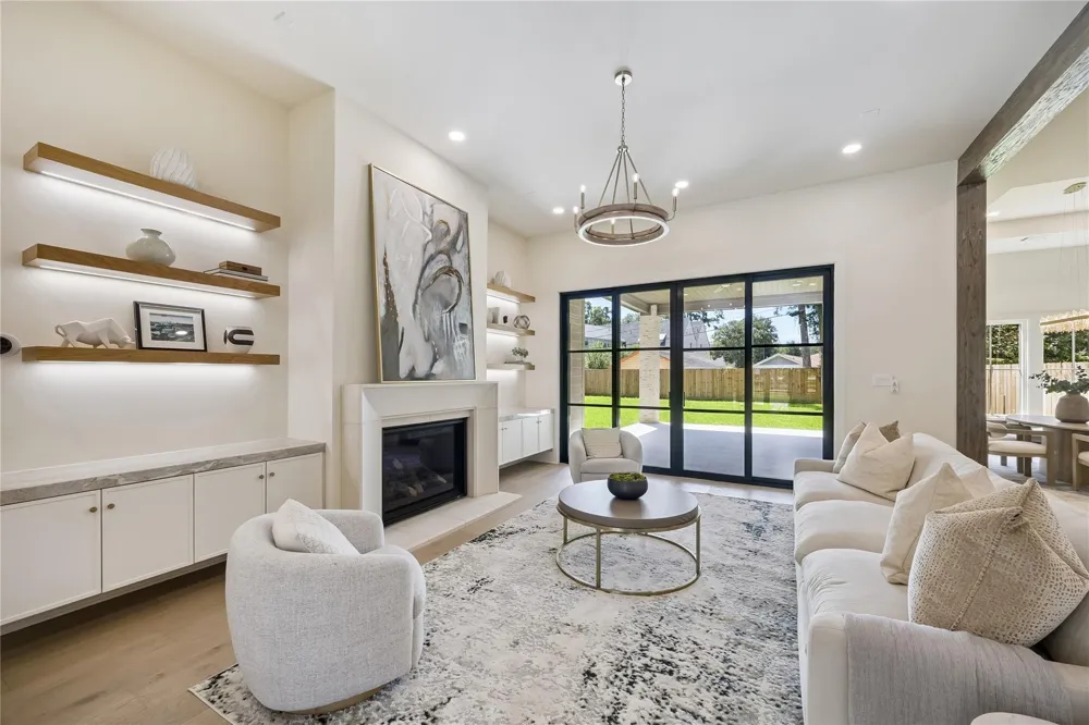 539 W 34th Street Houston, TX 77018