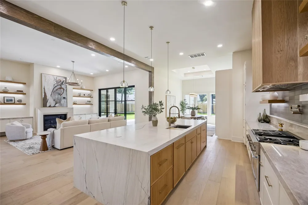539 W 34th Street Houston, TX 77018
